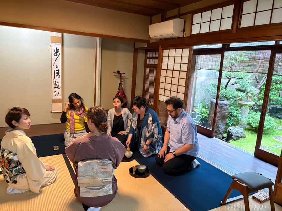 Kyoto: Tea Ceremony, in traditional Japan house (ENG/ES/NLD) - Making your own bowl of matcha, and learning through doing