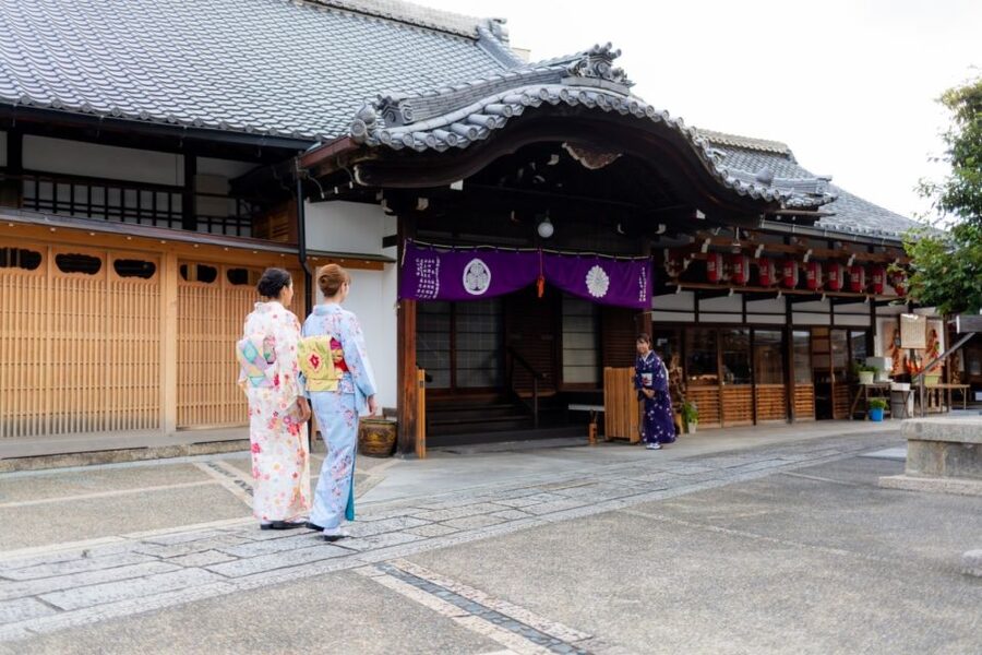 Kyoto: Tea Ceremony Ju-An at Jotokuji Temple - Grand Tearoom etiquette: shoes off and seating reality checks