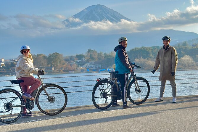 Lake Kawaguchi Explorer: E-Bike Guided Tour - Stop 2: Ubuyagasaki for the upside-down Mt. Fuji view (about 5 minutes)