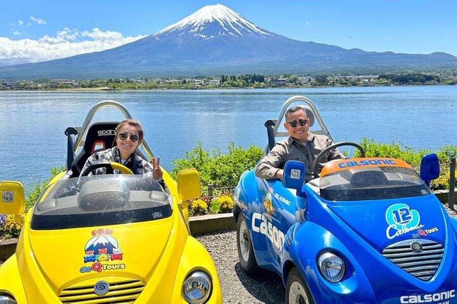 Lake Kawaguchiko: Electric Mini Car Guided Tour - Driving rules, single-seater cars, and who can join