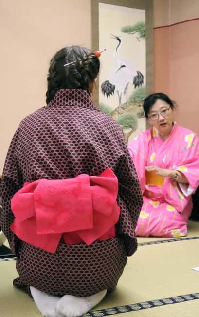Learn Zen in a class of making Matcha tea near Osaka Castle - Photo shooting included: how to get the most out of your kimono photos