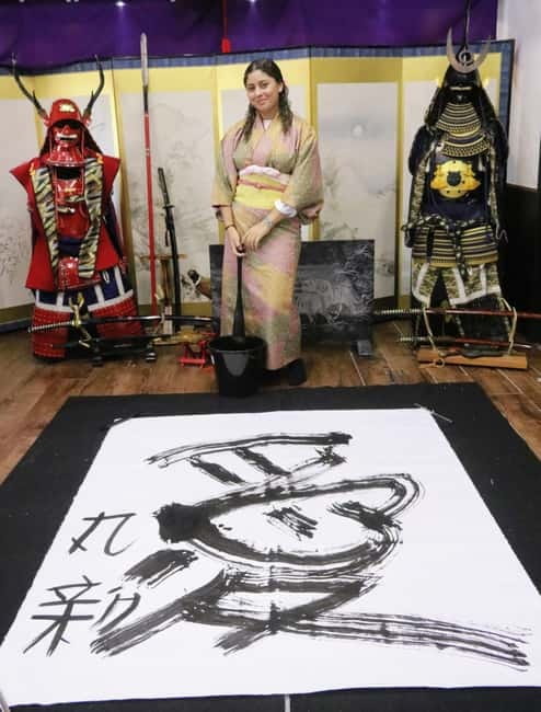 Learning Shodo with a kimono and Trying Samurai Calligraphy - Shodo 101: from brush grip to stroke order