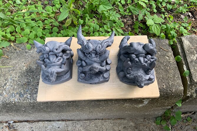 Let's make only one original onigawara in the world!! - Sculpting a demon-face Onigawara tile by hand