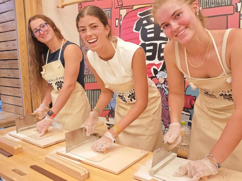 Made from flour in 30min! Ramen-noodle Making Experience! - Noodle cutting by hand: what you learn and why it matters