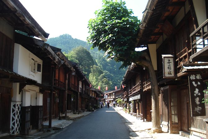 Magome & Tsumago Nakasendo Trail Day Hike with Government-Licensed Guide - Tsumago-juku: unpaved streets, old inns, and a quieter mood