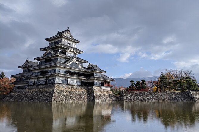 Matsumoto Castle Tour & Samurai Experience - The guides and the pace, how the group stays fun