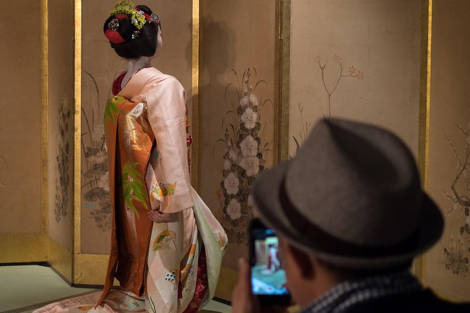 Mesmerizing Dinner with Maiko & Geisha - Maiko and geisha entertainment: what you should expect