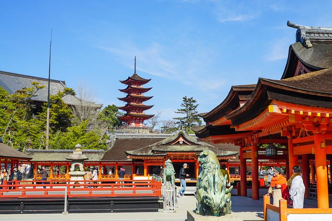 Miyajima Half-day Trip Historical Walking Tour - How the small group works on the ground