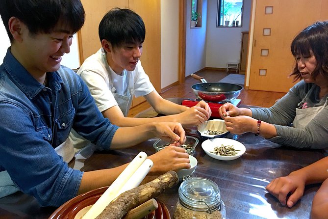 Miyazaki's local cuisine experience Let's make cold soup and chicken Nanban! Super Local Food Cooking! - Key highlights you should care about