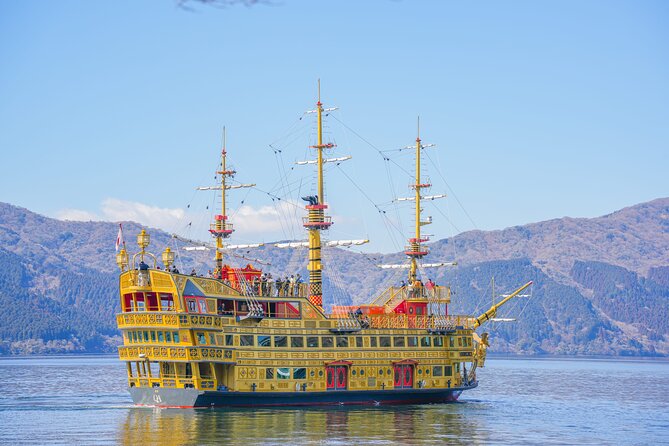 Mount Fuji, Kamakura, Big Buddha, & Lake Ashi Day Trip - Lake Ashi and the Hakone Pirate Ship cruise moment