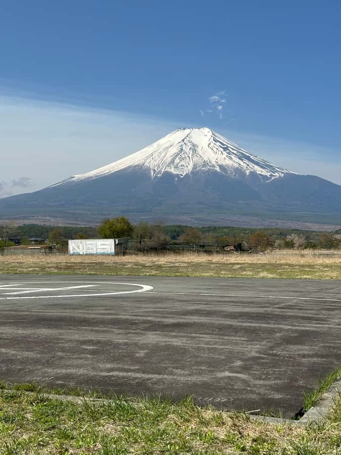 Mount Fuji One Day Private Tour With English Speaking Driver - Honcho Fuji Street: Fuji above normal city life