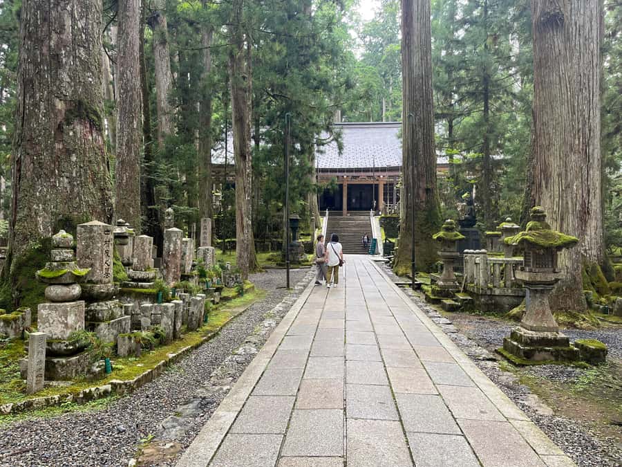 Mount Koya: Full-Day Private Guided Tour from Osaka - Kongobu-ji Temple: spiritual space with an administrative side