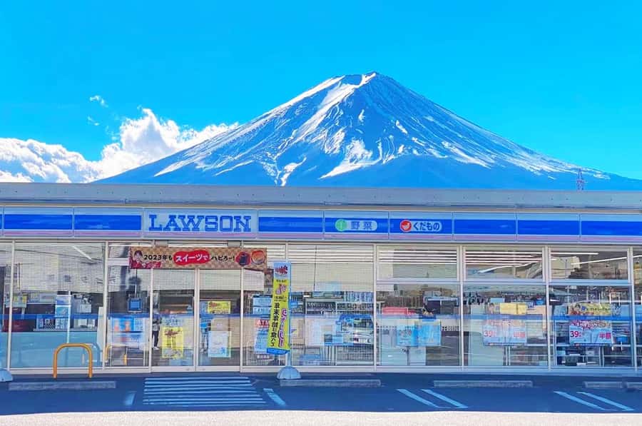 Mt. Fuji 6 Attractions Tour: Lake Kawaguchi, Oshino Hakkai - Hikawa Clock Shop and Honcho Street, Showa-era charm with a Fuji thread