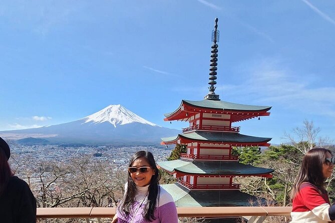 Mt. Fuji Day Trip from Tokyo with English Speaking Driver Guide - Lake Yamanaka to Saiko Iyashi no Sato Nemba: Lakes, Boats, and Thatched Roofs