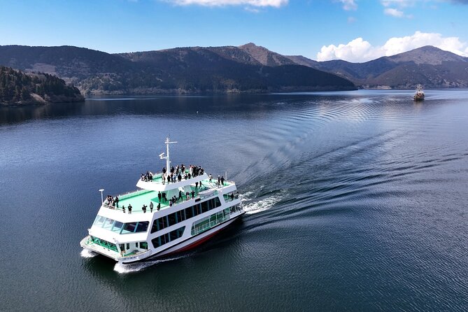 Mt Fuji & Hakone Cruise, Drum Show Bus 1 Day from Tokyo Sta. Area - Lake Ashinoko on the Sorakaze: your best shot at Fuji reflections