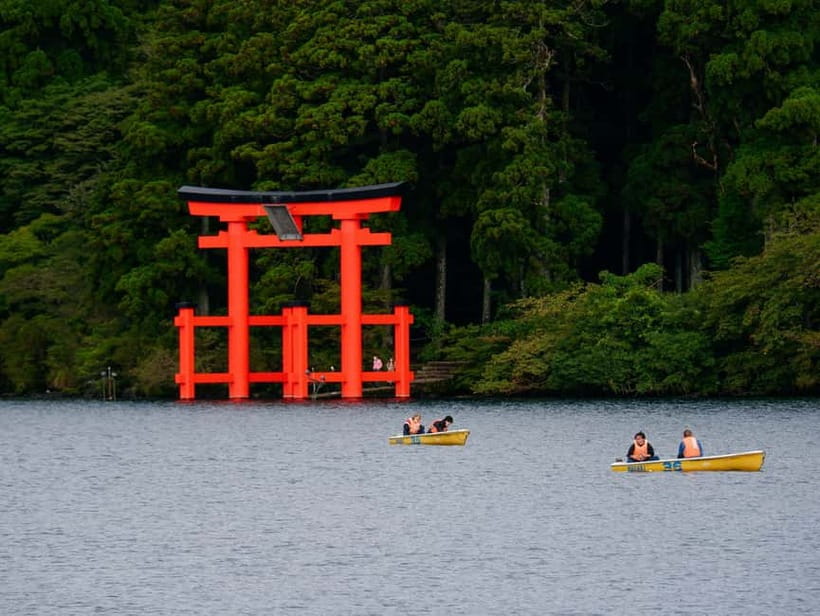 Mt Fuji Hakone/Enoshima Tour:Optional Ropeway/Lake Ashi Boat - Lake Ashi on a Pirate Ship: Views You Can Feel in the Air