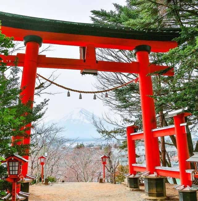 Mt. Fuji Heritage Tour: Traditional Villages, Lakes & Shrine - Lake Kawaguchi between stops: where the mountain mood changes