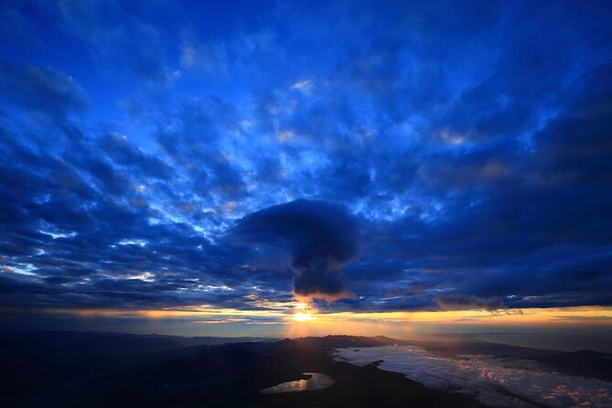 Mt. Fuji Private Tour by Car with Pick-up from Tokyo - Lake Kawaguchiko lunch, lake views, and optional cruise or cable car
