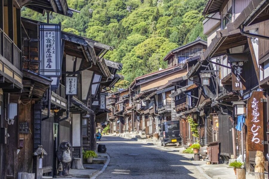 Nagano/Matsumoto: Matsumoto Castle and Narai-juku Day Trip - Why Matsumoto and Narai-juku feel like two different movies