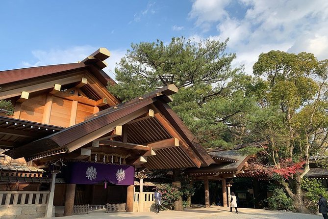 Nagoya Half-day Private Custom Tour with National Licensed Guide - Toyota commemorative museum and Noritake no Mori: making things is the theme