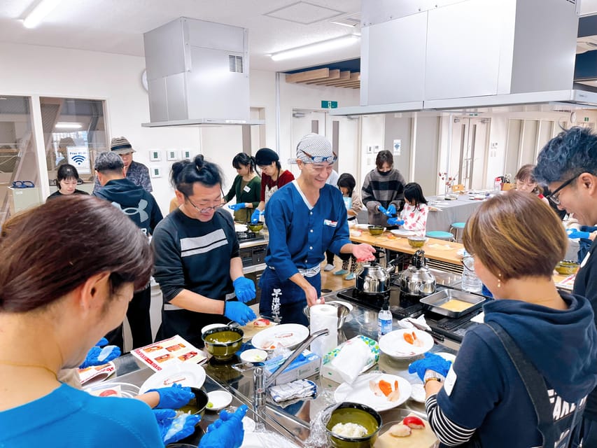 Naha Makishi Public Market : Sushi making experience - The schedule at a glance: 150 minutes, 11:00 or 17:00