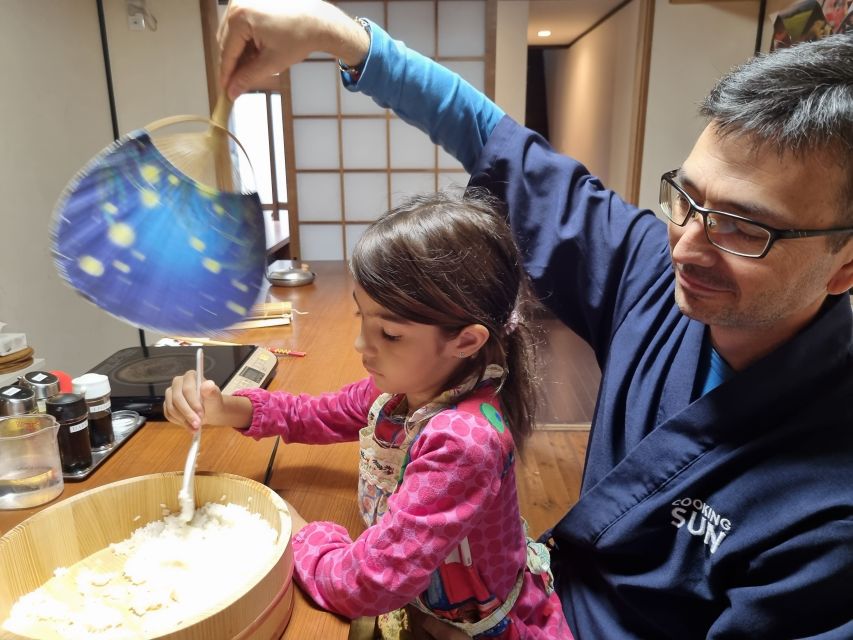 Nishiki Market Food Tour with Cooking Class - A one-hour market route with real shop insight