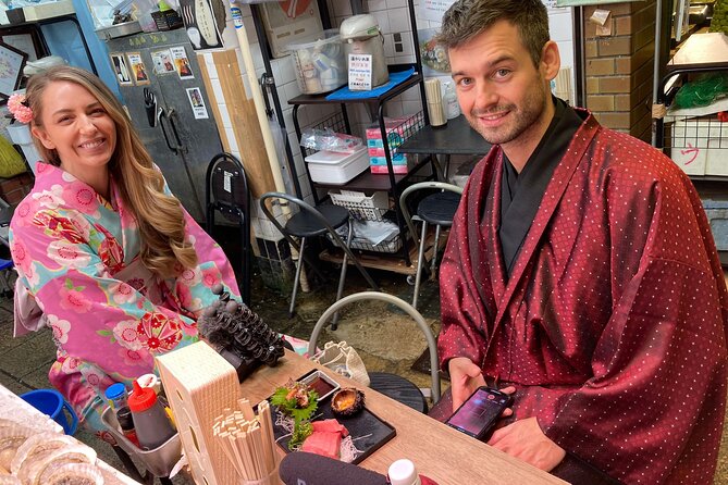 Nishiki Market Walking Food Tour with Local guide - Where the tour begins at Starbucks Kyoto Sanjo Karasuma Building