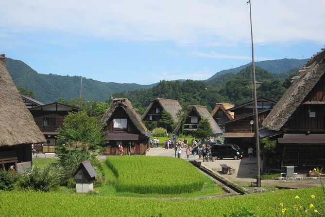 [One-day bus tour departing from Kanazawa Station] Shirakawa-go and Gokayama - Two World Heritage Villages Enjoyable Bus Tour - Lunch in Hida Style: A Traditional Break That Feels Like Part of the Trip