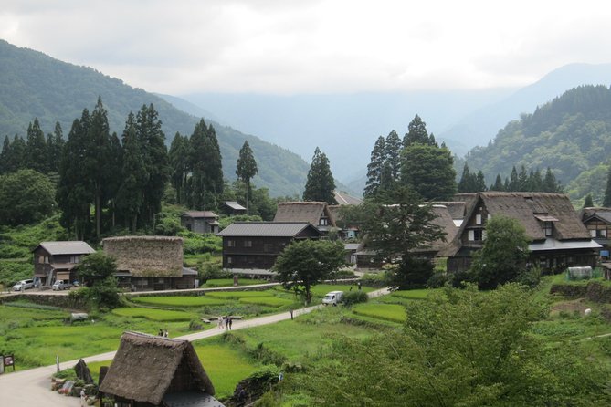 [One-day bus tour departing from Kanazawa Station] Shirakawa-go and Gokayama - Two World Heritage Villages Enjoyable Bus Tour - Timing Tips: Crowds, Rain, and the Bus Ride Reality