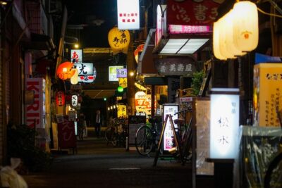 Osaka Bar Hopping Night Walking Tour in Namba (3 bars, 6 tastes)