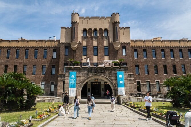 Osaka Castle & Samurai History Walking Tour - Stop 2: Nishinomaru Garden, Cherry Blossoms, and Samurai Residence Energy