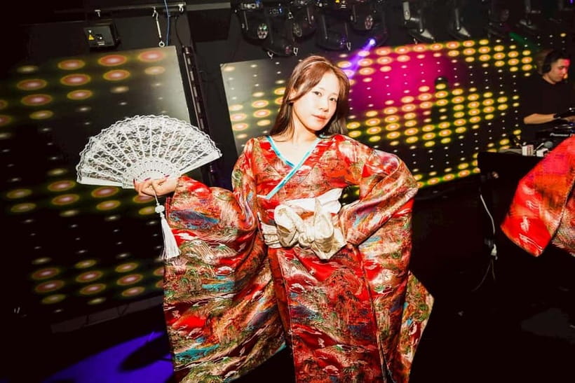 Osaka Dotonbori:GIRAFFE Nightclub Ticket with Drink/VIP Plan - Music Style and Crowd Mix: How to Enjoy It Without Getting Swept Up