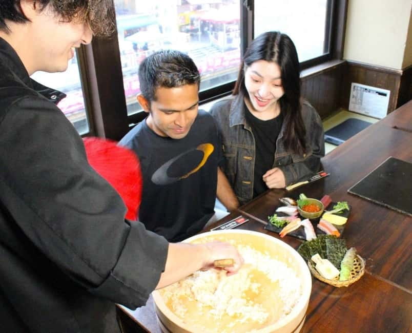 Osaka Dotonbori: Hand Roll Sushi Experience - Tatami Comfort and Group Energy