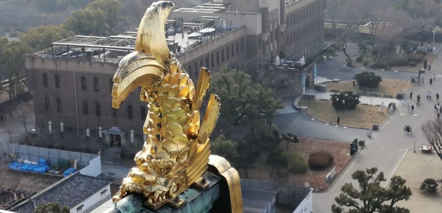 Osaka: Five Must-See Highlights Walking Tour & Ramen Lunch - Osaka Castle Museum and Tower Views, Plus a Cleaner Photo Moment