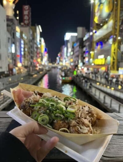 Guided Food Tour with 12 Dishes at 4 Local Eateries