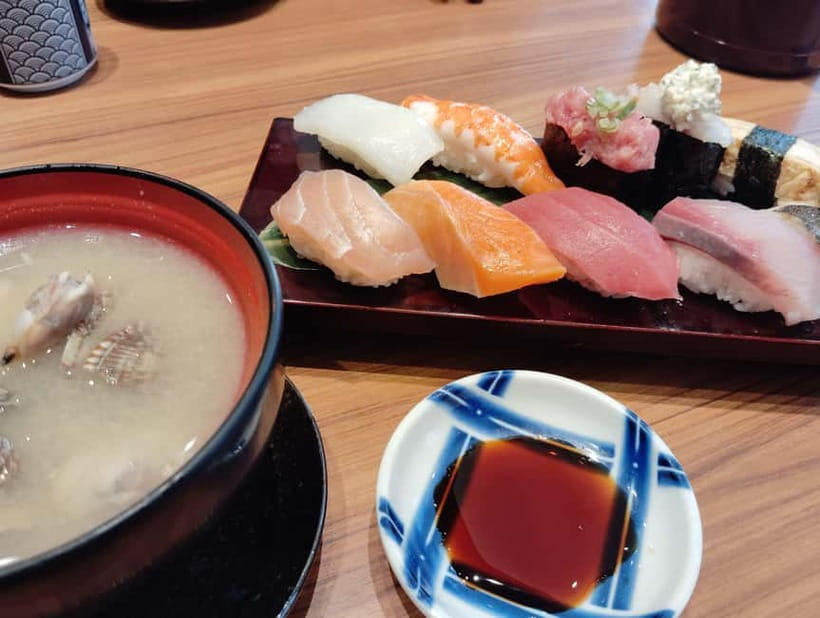 Osaka: Kuromon Market 1.5-Hour Seafood & Street Food Tour - Kuromon Ichiba: The Market Walk That Makes Tastings Easier