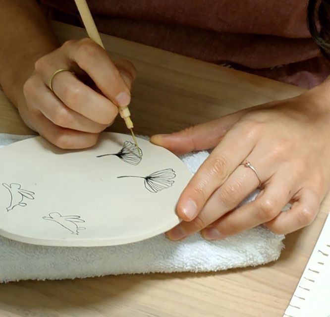 Osaka: Private Ceramic Painting Workshop - The role of the instructor: study, language, and real conversation