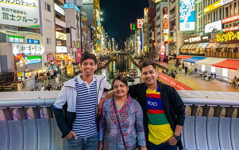 Osaka: Private Vibrant Nighttime Photoshoot (Dotonbori) - Why Dotonbori at night makes photos easier