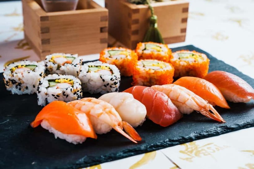 Osaka: Roll and Authentic Sushi Making Class in Dotonbori - The 100-Minute Flow: Quiz, Technique, Then You Eat