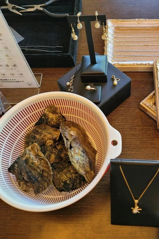 Osaka Shinsaibashi Pearl extraction experience - Booking tips that make the experience smoother