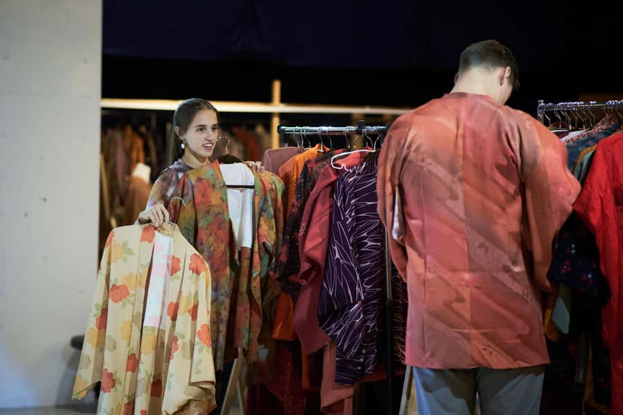 Osaka: Sumo Show & Experience w/ Optional Kimono & Hot Pot - Souvenirs and the Little Extras: Original Can and Wrestler Photos