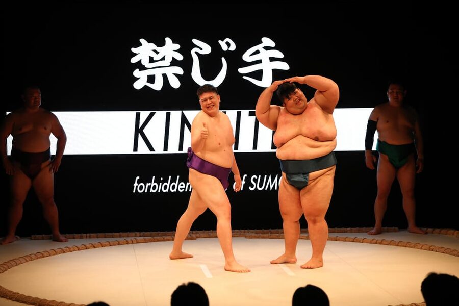Osaka: Sumo Stage Show with Bento or Snack + Fight & Photo - The best souvenir is the commemorative photo