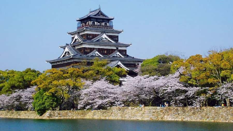 Peace Memorial Park, Hiroshima Castle, & Garden Private Tour - Hiroshima Castle and Gokoku Shrine: feudal Japan, in stone and symbols
