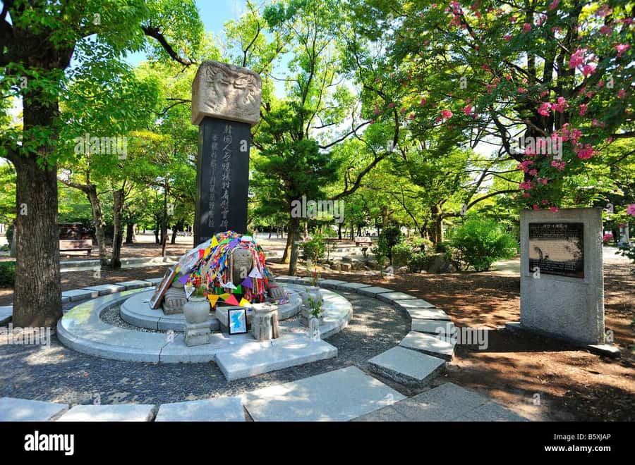 Peace Memorial Park, Hiroshima Castle, & Garden Private Tour - Peace Memorial Museum: the emotional core, with clear rules