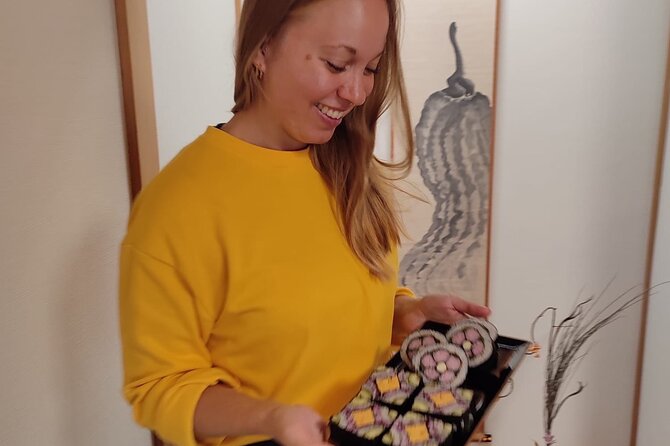 Private Art Sushi Roll Class in Kyoto - Inside the SAKURA Nijo Home: what the 4:30 pm session feels like