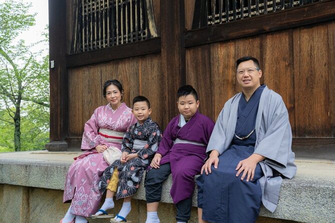 Private Customized Tour with Local Guide In Kyoto - Gion and the Yasaka Shrine area: wooden streets and classic Kyoto atmosphere
