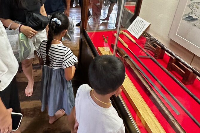Private Matsumoto Castle & Sake – Taste of Local Life - Nawate Street and its frog decorations, a street you can browse