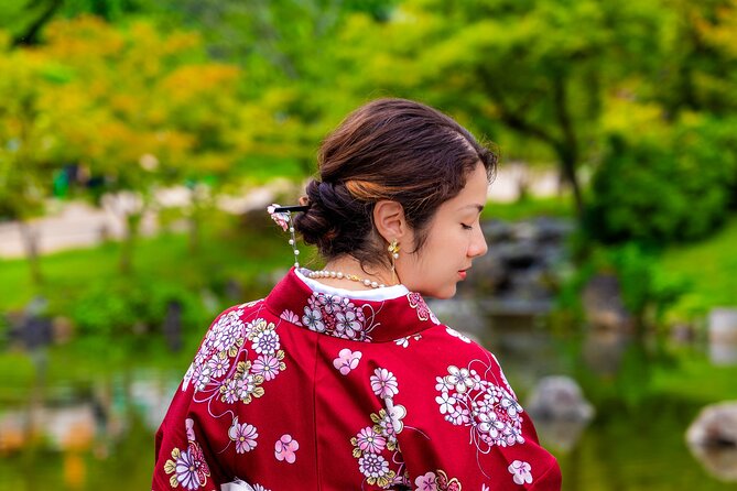 Private Photoshoot Experience in Kyoto ( Gion ) - The photographer’s real job: posing help and feedback as you go