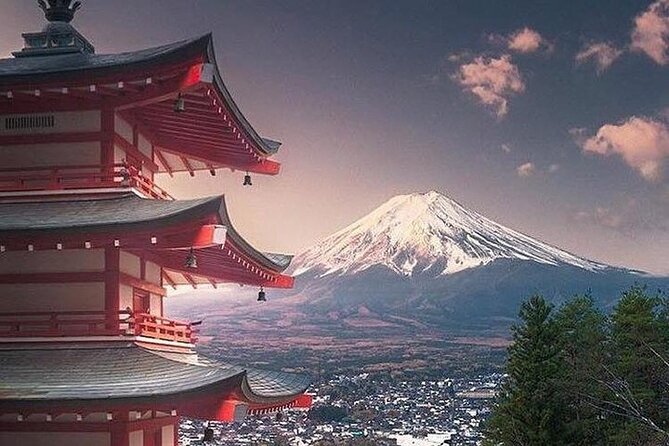 Private Tour to Mt. Fuji and Hakone (Fully Licenced Operator) - Hakone style views: Lake Ashi and the pirate ship option