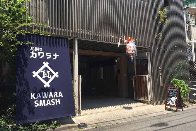 Refreshing in Asakusa! Tile-breaking / kawara smash in Asakusa, Tokyo - The kawara smash workshop: how the action is taught